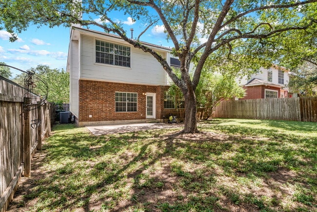 Building Photo - Spacious 4-Bed Home with Island Kitchen, Fireplace & Fenced Yard in San Antonio – 2,143 Sq Ft