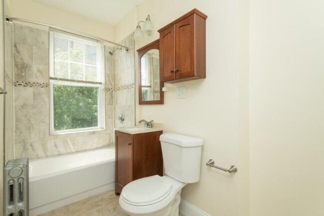 Building Photo - bedroom in Boston MA 02135