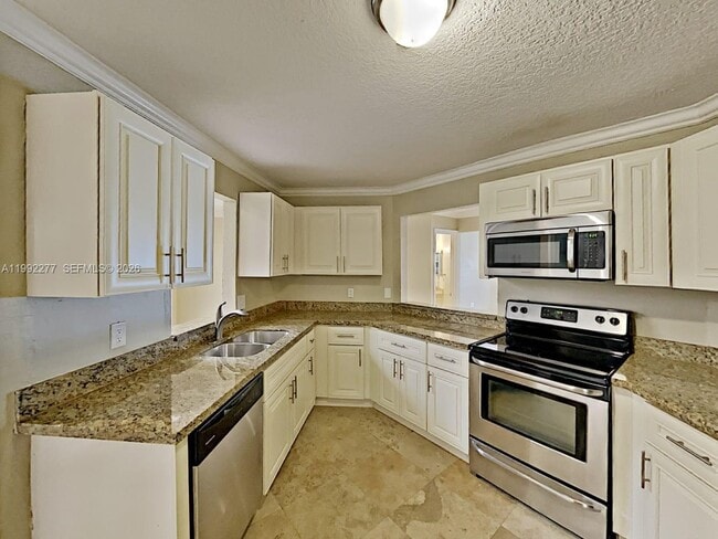 Building Photo - 800 SW 87th Terrace