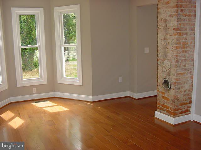 Building Photo - 236 E Lee St