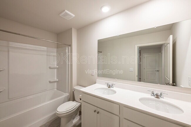 Building Photo - 3031 Greyton Dr