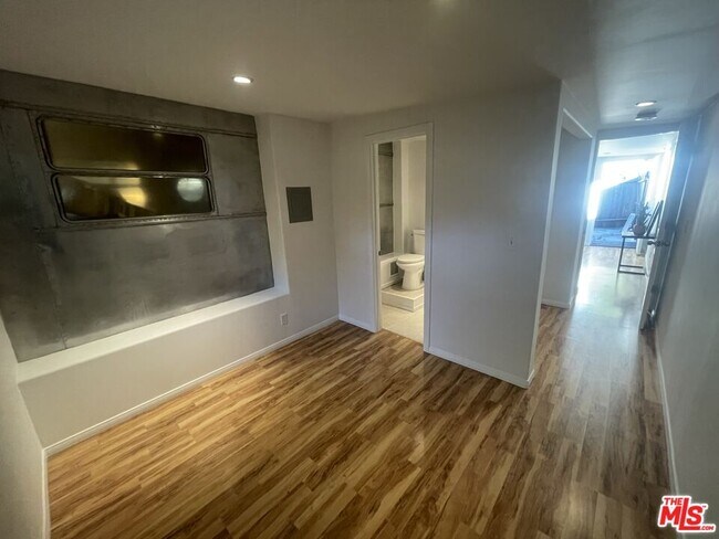 Building Photo - 272 N Topanga Canyon Blvd