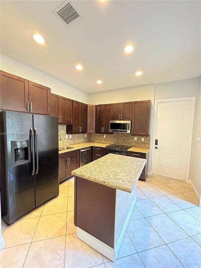 Building Photo - 1065 SW 147th Ter