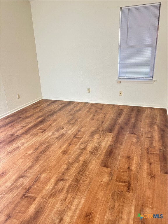 Building Photo - 1051 Country Club Unit G #26 Dr