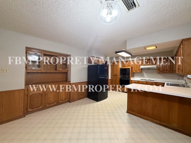 Building Photo - 1103 Scarlet Oaks Cir