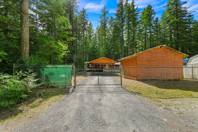 Building Photo - 8283 Golden Valley Blvd