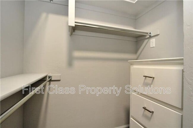 Building Photo - 4005 Brougham Way