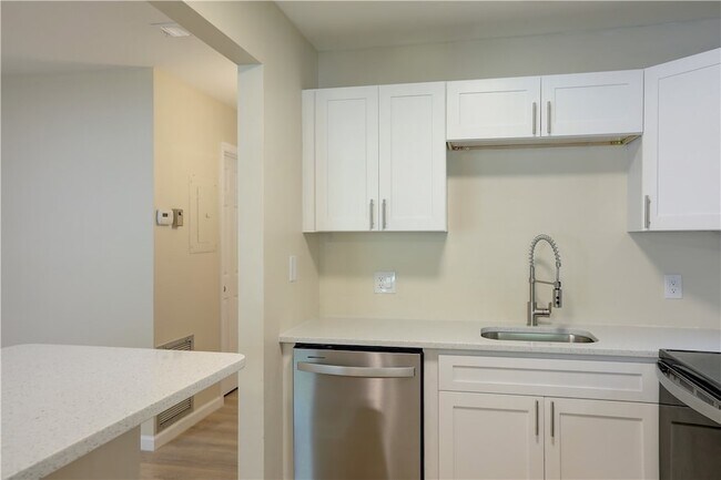 Building Photo - 6 Vis Gdns Trl