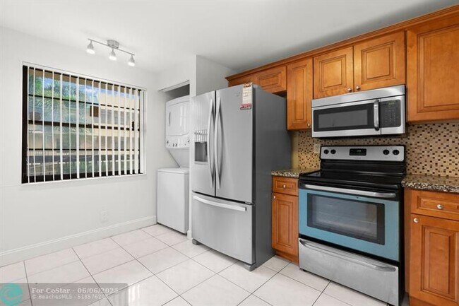 Building Photo - 6575 W Oakland Park Blvd