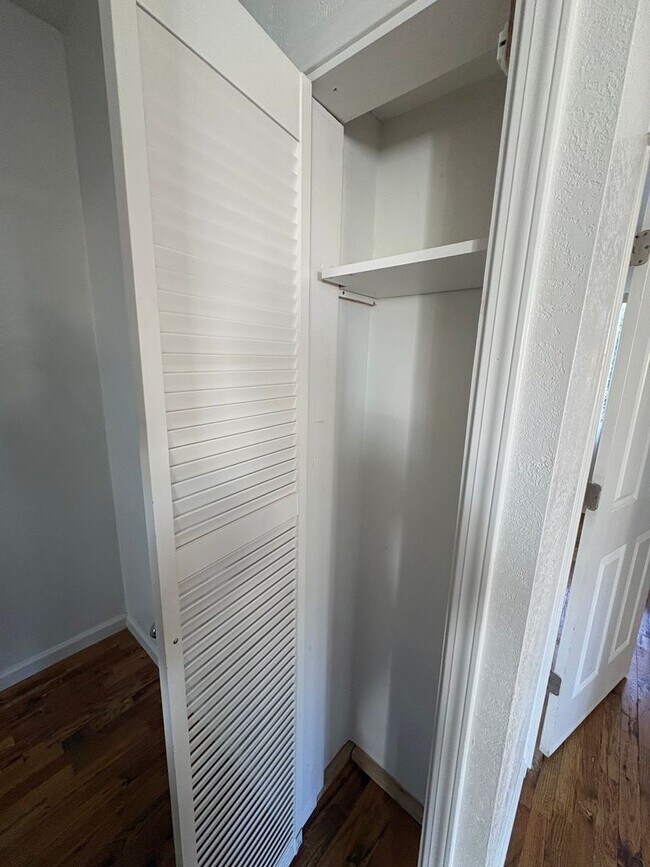 Building Photo - R311