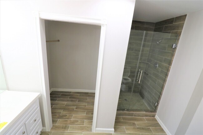 Building Photo - 2705 Wilmington Dr