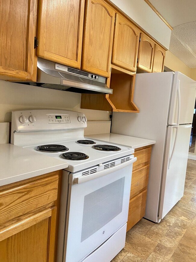 Building Photo - Charming Craftsman Home with Stunning Rive...