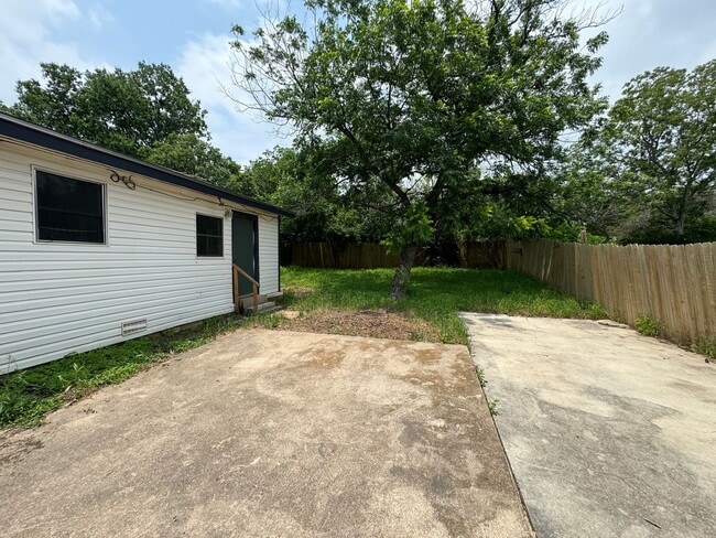 Building Photo - 3-Bedroom House for Rent in Copperas Cove