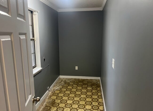 Building Photo - 1802 Marion Dr