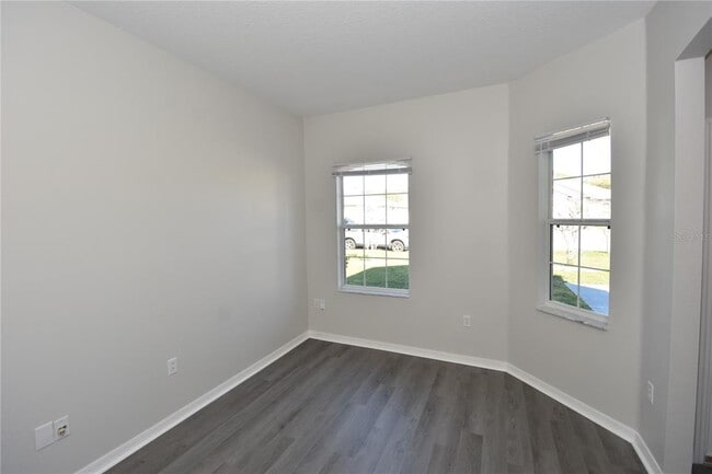 Building Photo - 4 Lynn Pl