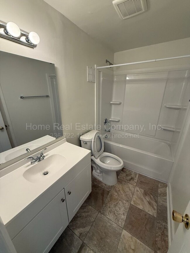 Building Photo - 632 Mulberry St SW