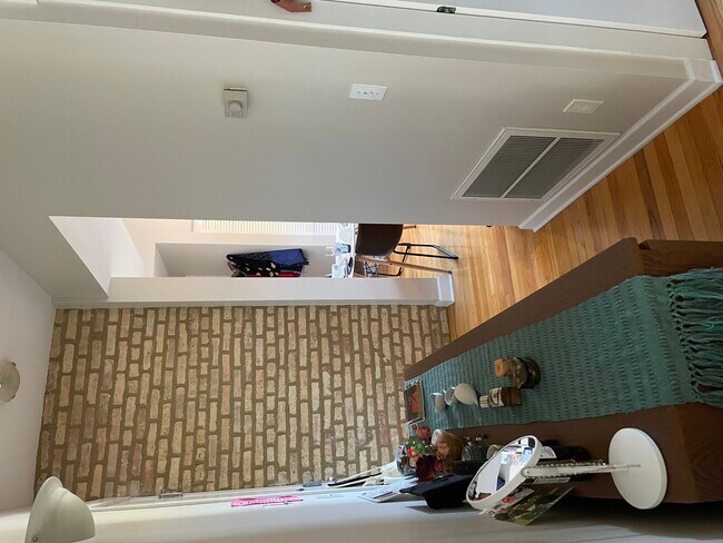 Building Photo - 2537 Prairie Ave