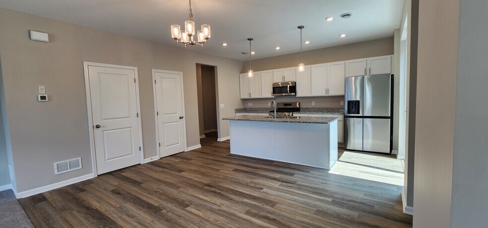 Building Photo - 1515 100th Ave NW