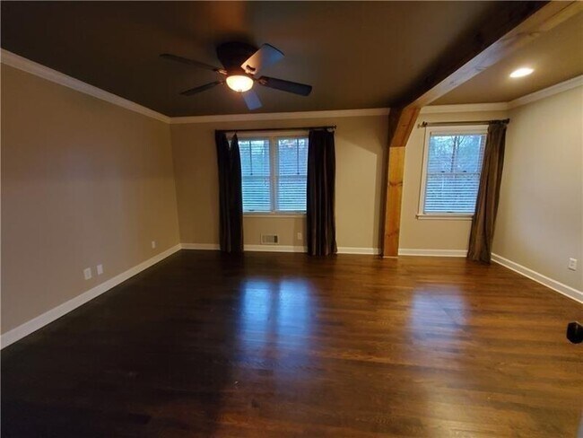 Building Photo - 4615 Mystic Dr NE