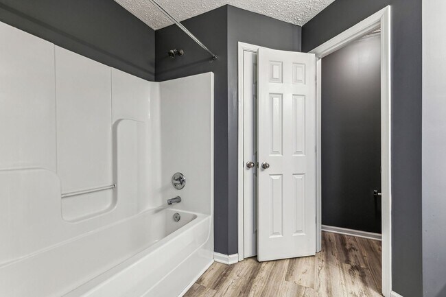 Building Photo - Upperglade Ct