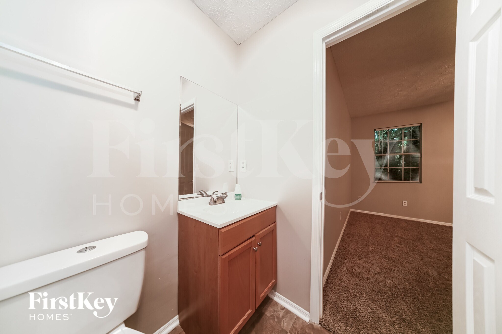 Building Photo - 1010 Pine Tree Trail