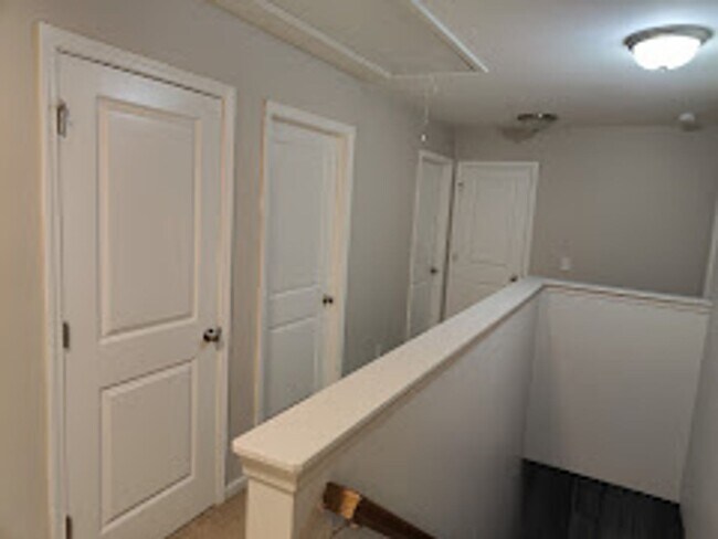 Building Photo - Magnificent Two Story Four Bedroom Home in Northeast Columbia!