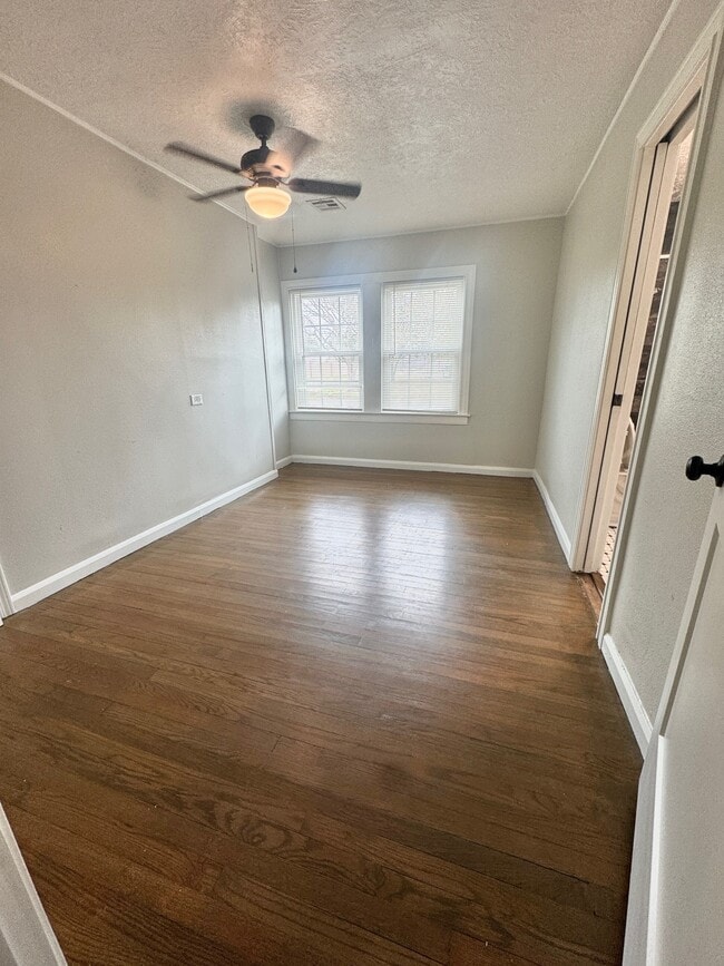 Building Photo - 702 Marion St