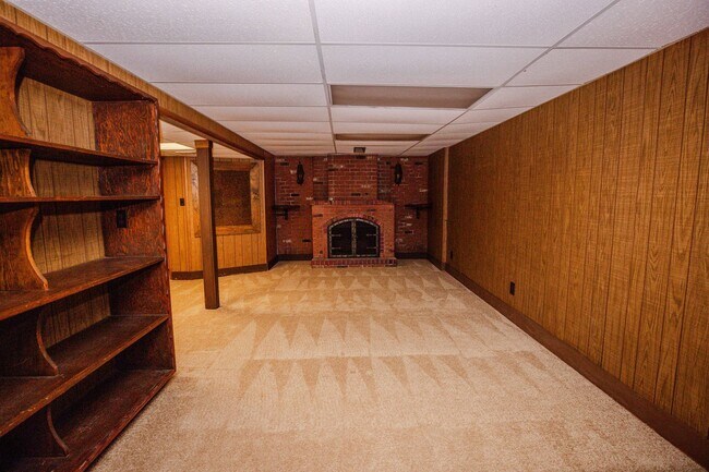 Building Photo - Beautiful Condo for Rent - Appliances included, washer and dryer hook ups, one and half bath, ver...