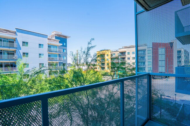 Building Photo - 913 N 3rd St