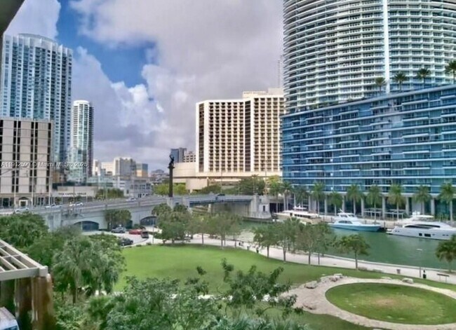 Primary Photo - 475 Brickell Ave