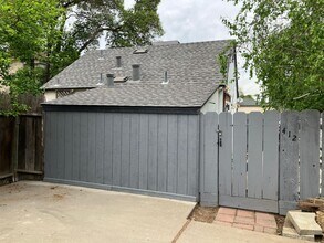 Building Photo - 412 College Ave