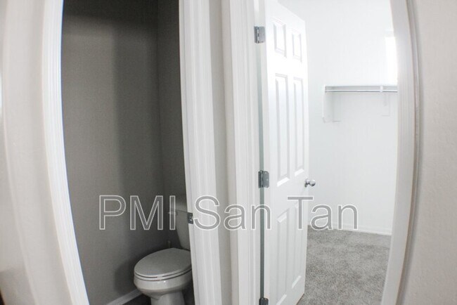 Building Photo - 4754 E Olive Ave