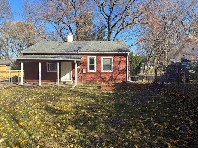 Building Photo - 2bd 1ba House Available for Sublease Octob...