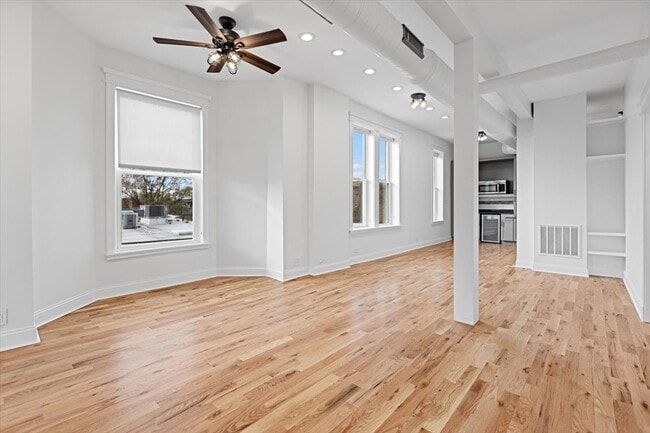 Building Photo - 2346 W Fullerton Ave