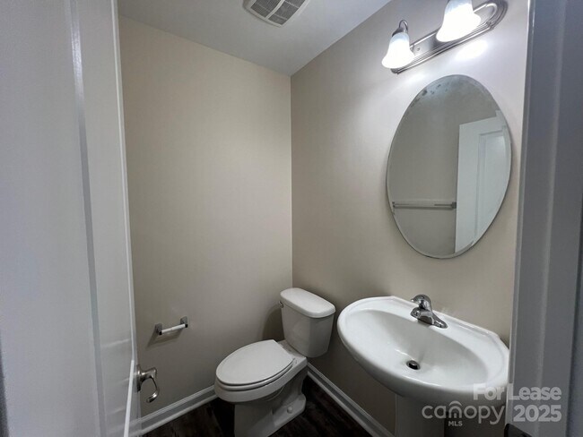 Building Photo - 207 Elba Dr