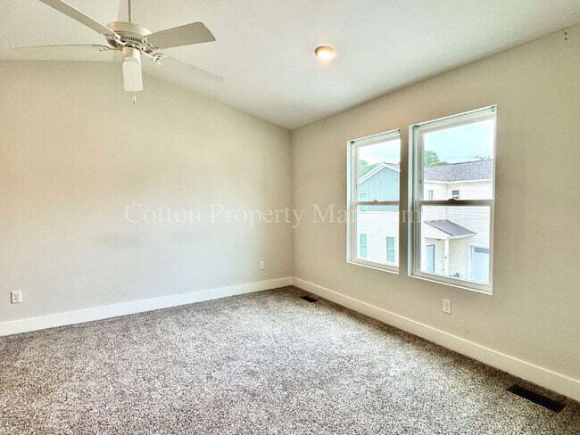 Building Photo - Modern 3BR/2.5BA Townhome | $2,100/mo. | P...