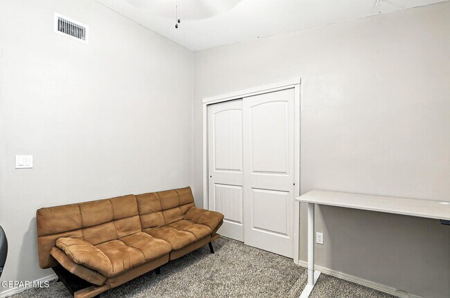 Building Photo - 12136 Middle Frk