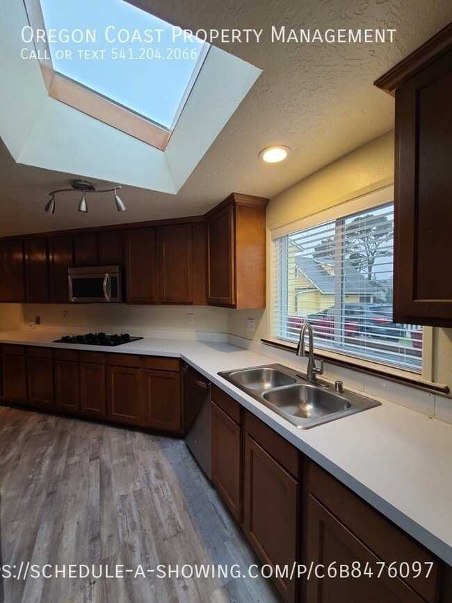 Building Photo - 7020 Glen Ave