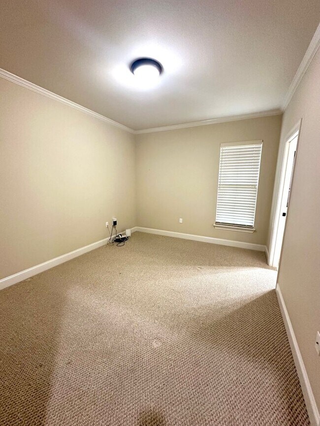 Building Photo - 43283 Pond View Dr