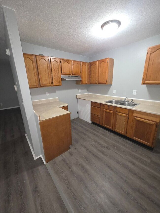 Building Photo - 1305 Richard Dr