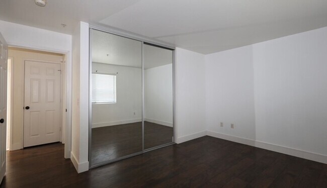Building Photo - Very Nice 2 Bedroom and 2 Bathroom Apartment $2,300 + $175.00 WSG