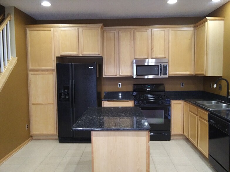Building Photo - 7618 Parkridge Way