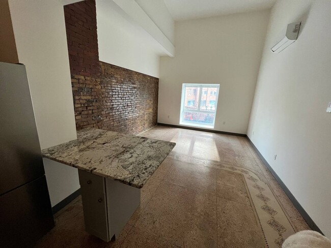 Building Photo - 480 S Salina St