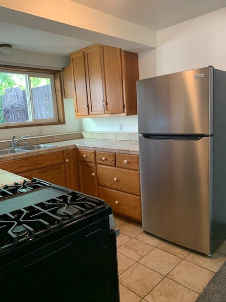 Building Photo - 1165 Hobart St