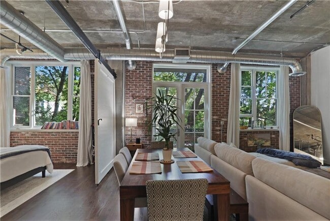 Building Photo - 3235 Roswell Rd NE