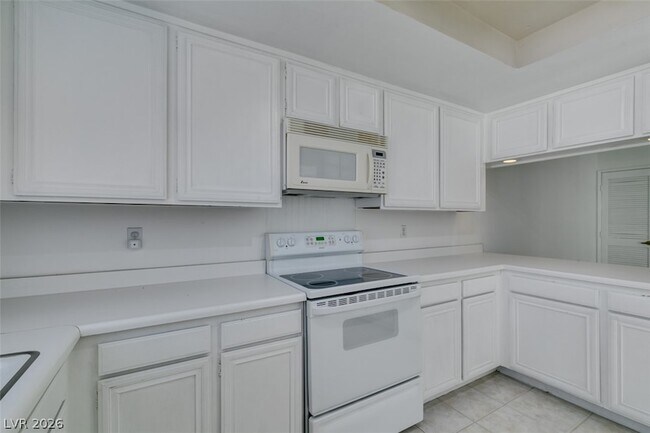 Building Photo - 3452 Pino Cir