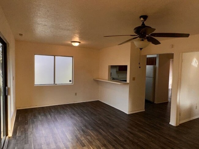 Building Photo - $500 Move-In Special | Kenton 3-Bed, 2-Bath Home with Yard & Washer/Dryer