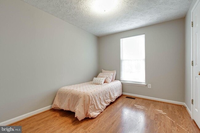 Building Photo - 8117 Ellen Way