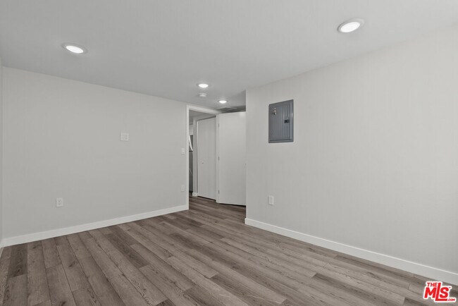 Building Photo - 15286 Sutton St