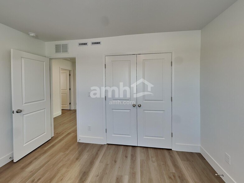 Building Photo - 8074 Winterfell Peak Ave